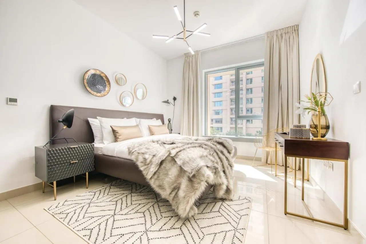 Maison Privee - Radiant Urban Retreat With Iconic Burj Khalifa Vws Dubai