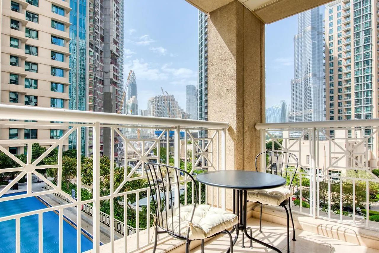 Maison Privee - Radiant Urban Retreat With Iconic Burj Khalifa Vws Dubai Apartment